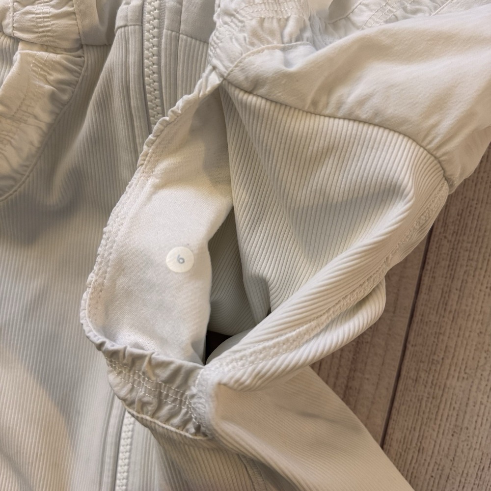 Lululemon Women's Size 6 White Full Zip Hooded Jacket Ruched Thumbholes Workout - Picture 9 of 15